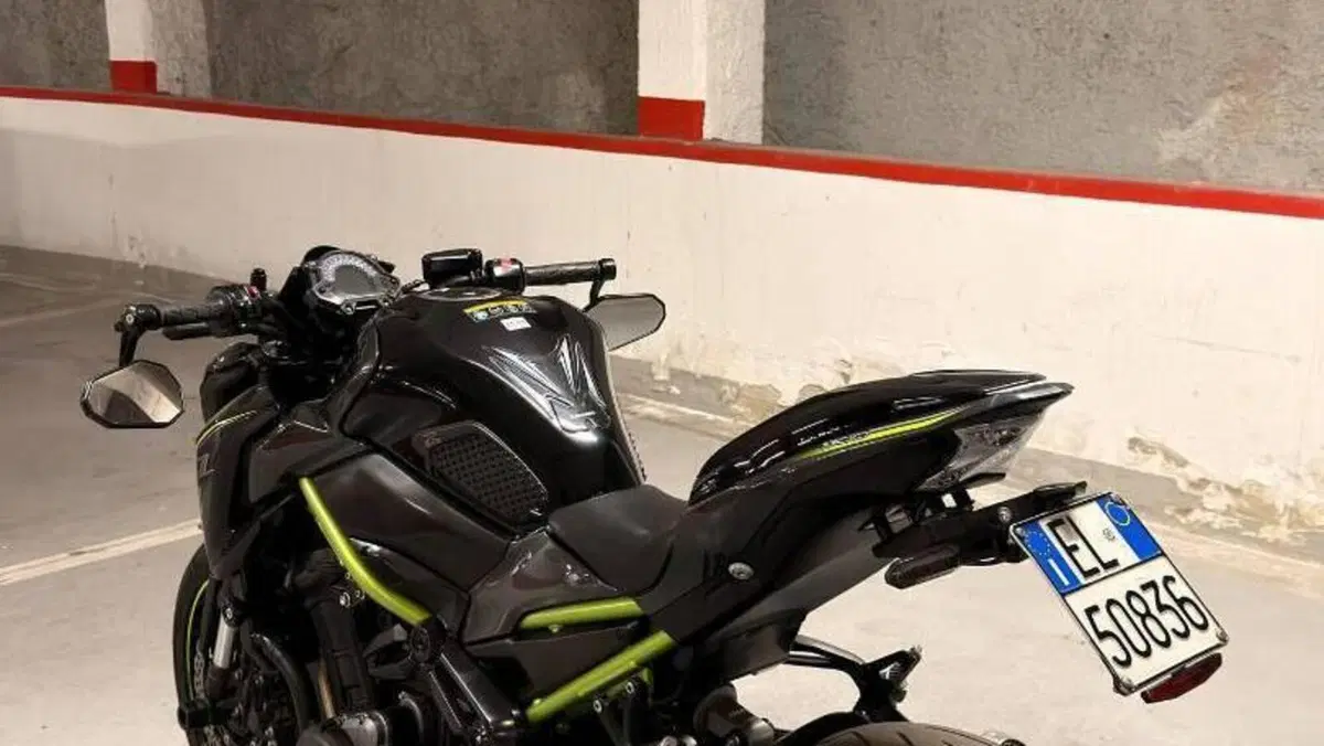 Kawasaki Z 900 (2017 - 18)  (2)