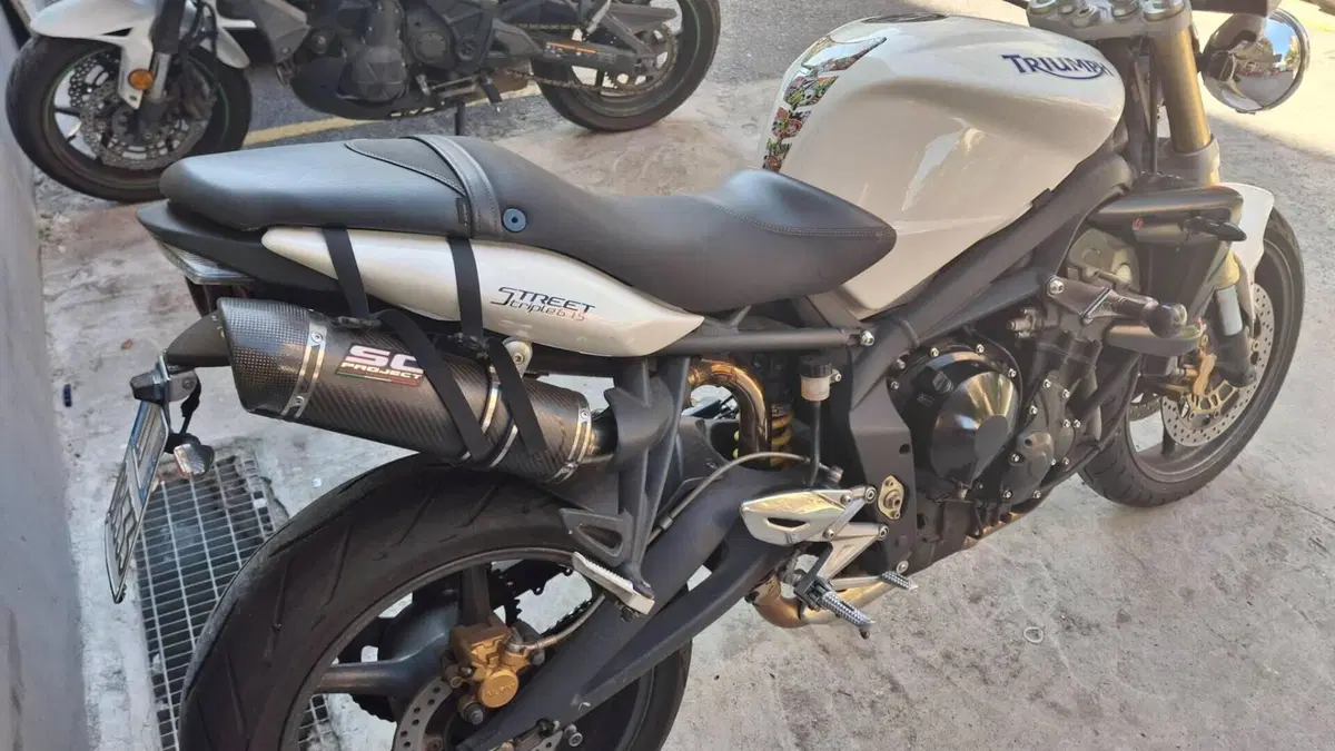 Triumph Street Triple (2007 - 12)  (3)