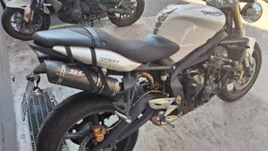 Triumph Street Triple (2007 - 12)  (3)