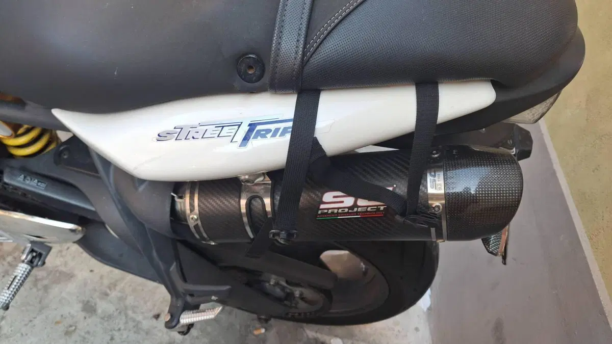 Triumph Street Triple (2007 - 12)  (4)