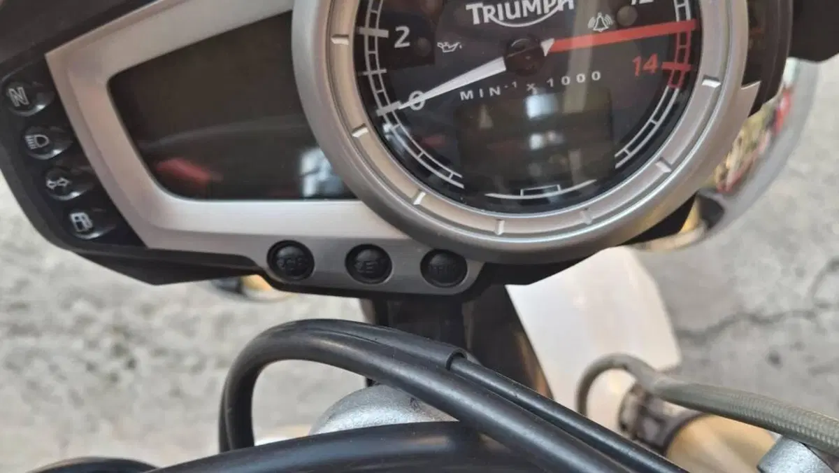 Triumph Street Triple (2007 - 12)  (7)