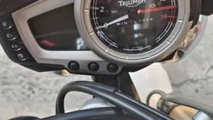 Triumph Street Triple (2007 - 12)  (7)
