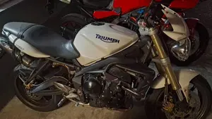 Triumph Street Triple (2007 - 12)  (11)