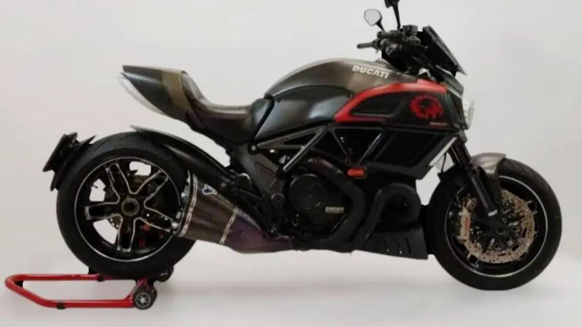 Ducati Diavel 1200 Carbon (2014 - 16) 