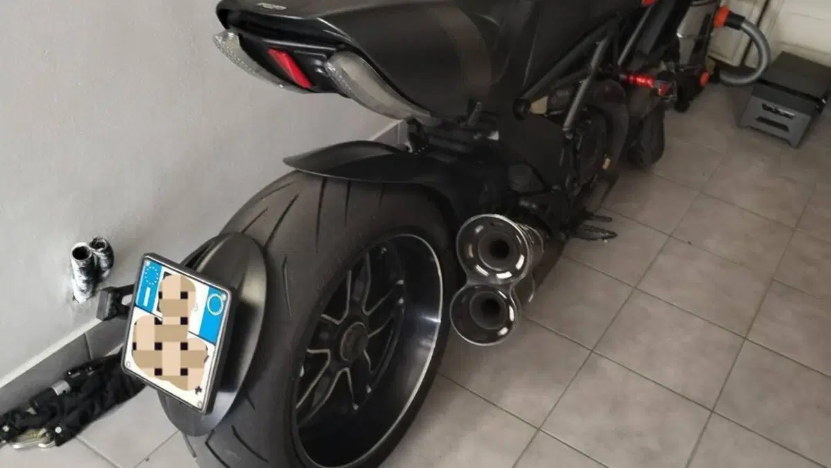 Ducati Diavel 1200 Carbon (2014 - 16)  (2)