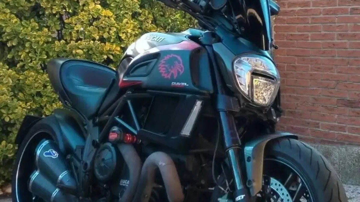 Ducati Diavel 1200 Carbon (2014 - 16)  (4)