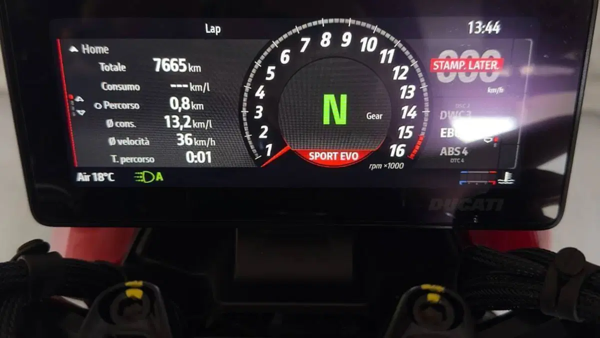 Ducati Streetfighter V4 S (2025 - 26)  (4)
