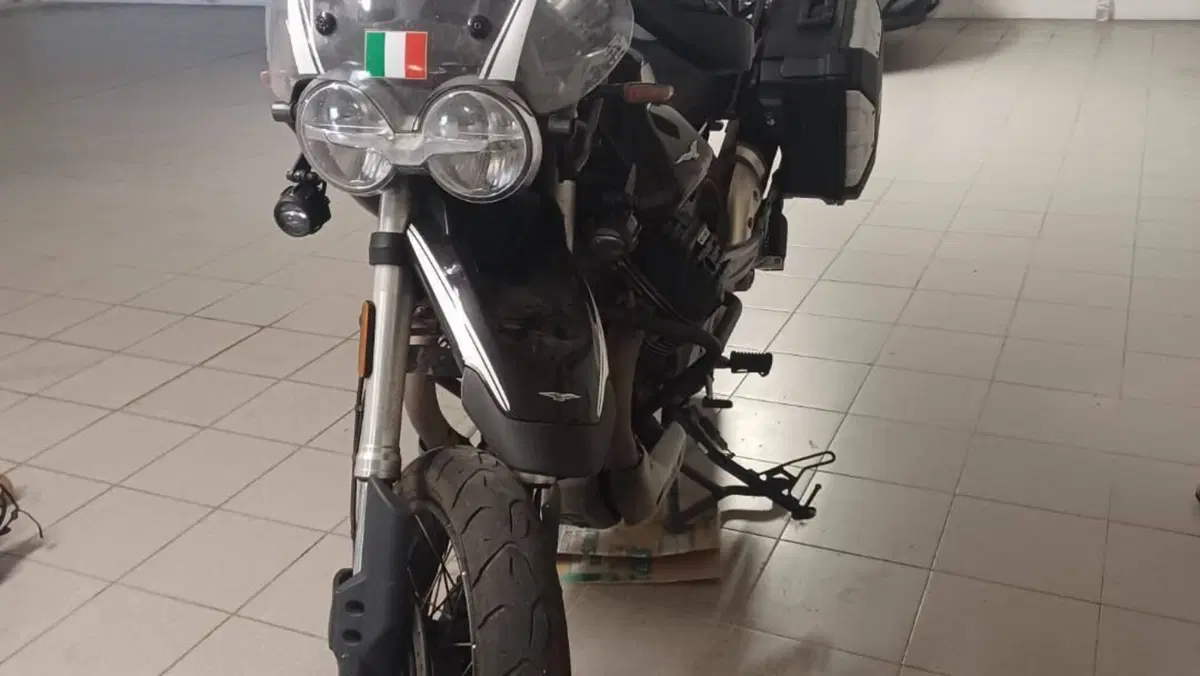 Moto Guzzi V85 TT Guardia d'Onore (2022 - 23)  (4)
