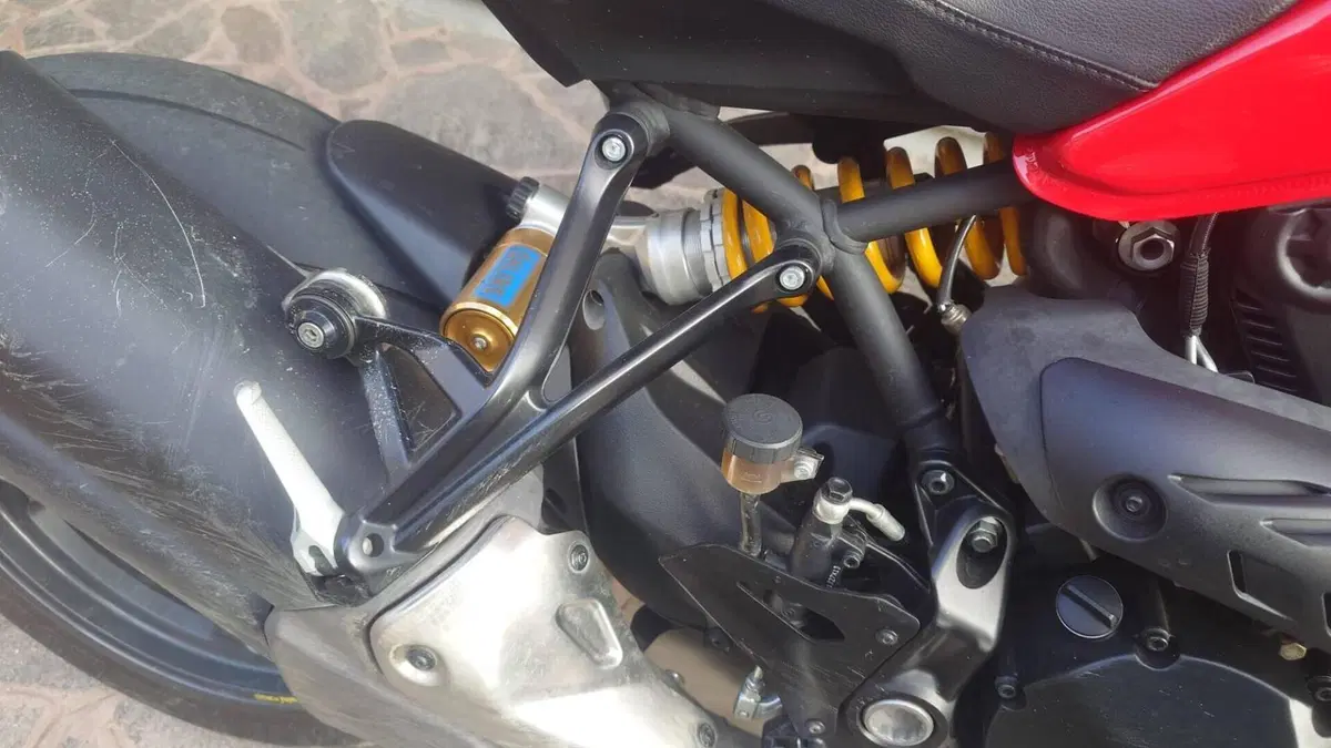 Ducati Monster 1200 R (2016 - 19)  (5)
