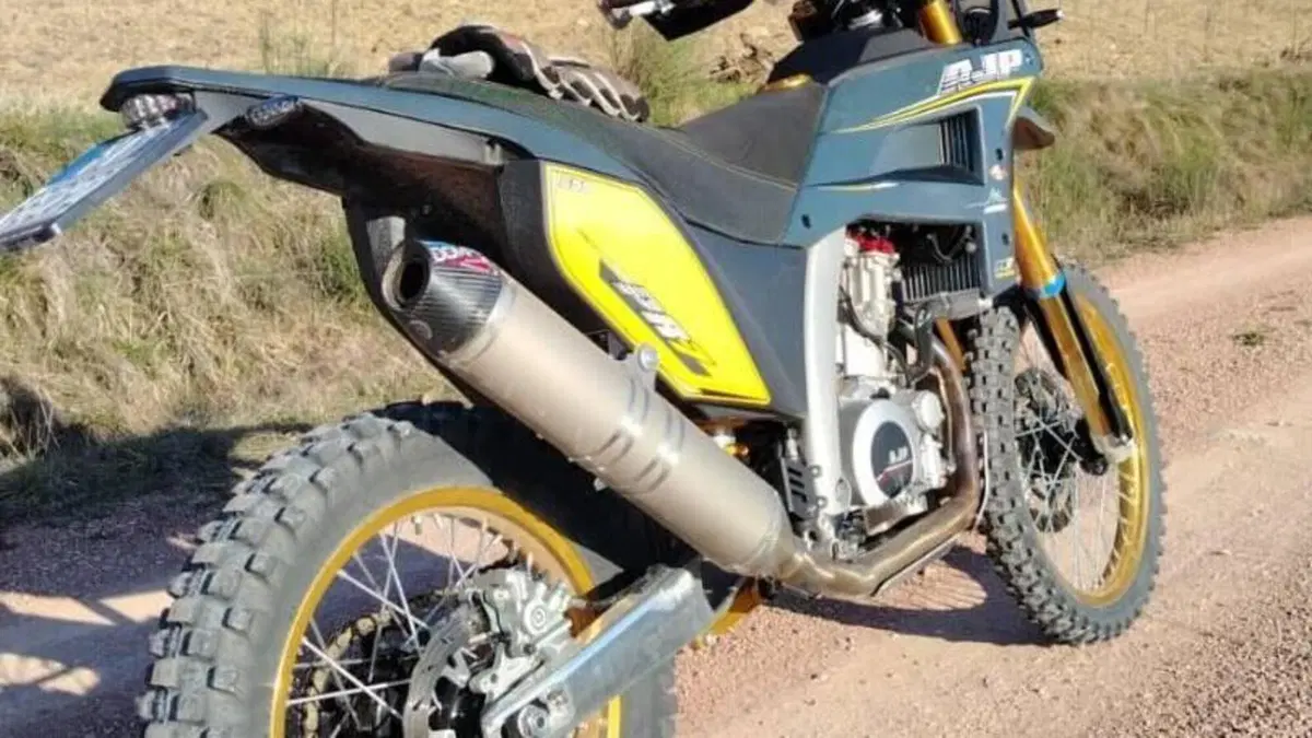 AJP PR7 650 Adventure Gold Edition (2025 - 26)  (4)