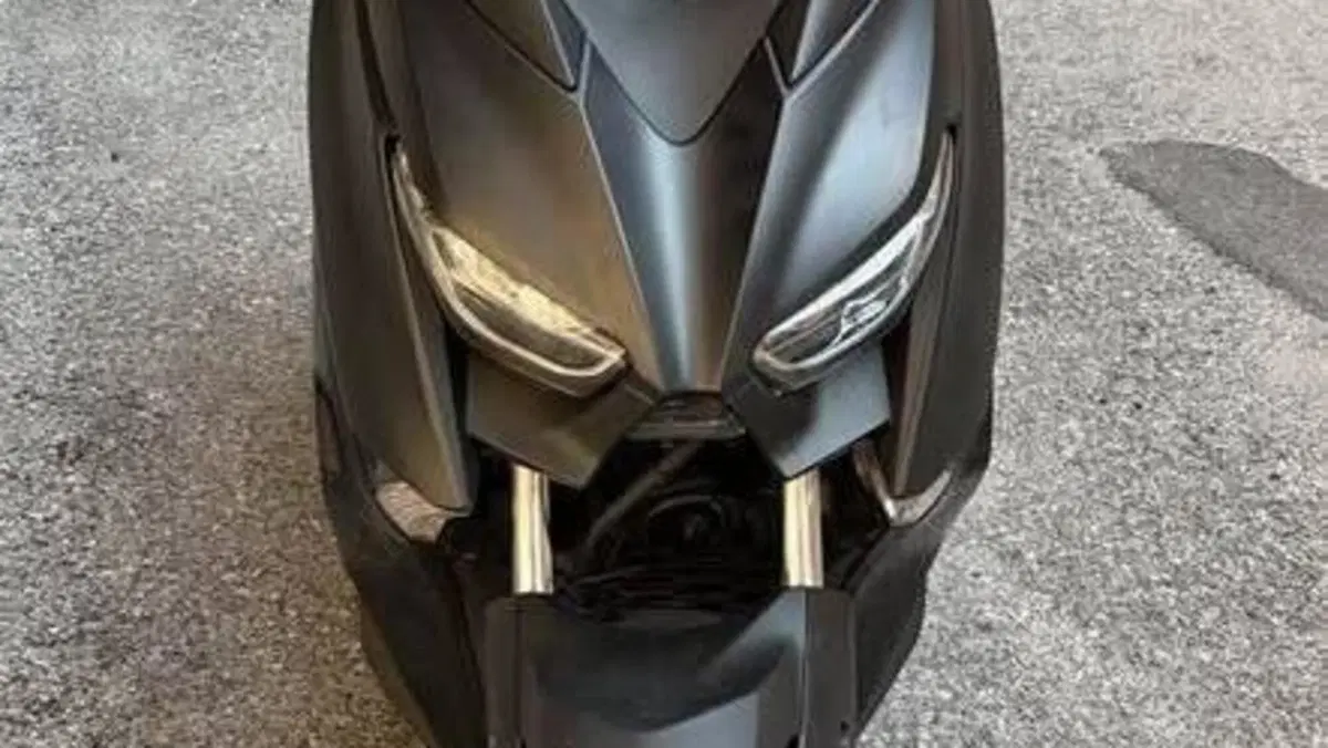 Yamaha X-Max 300 Tech Max (2020)  (2)