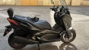 Yamaha X-Max 300 Tech Max (2020)  (3)