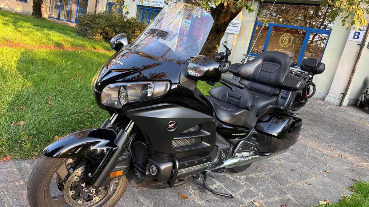 Honda GL 1800 Gold Wing (2012 - 17)  (2)