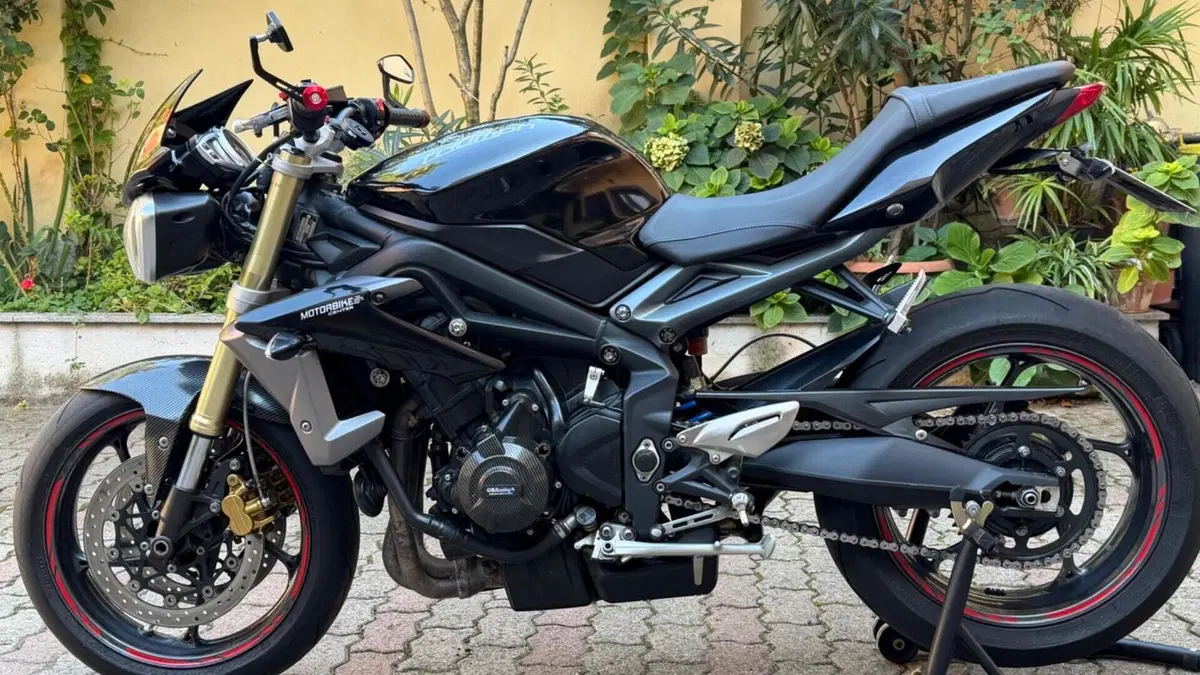Triumph Street Triple (2013)  (2)
