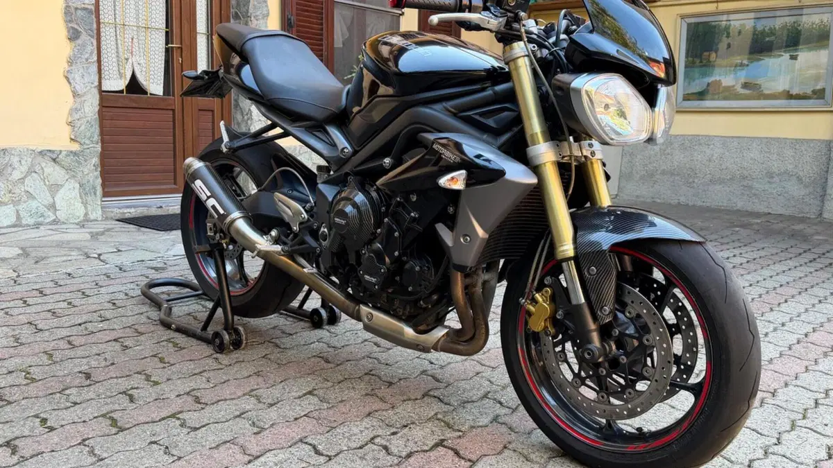 Triumph Street Triple (2013)  (3)