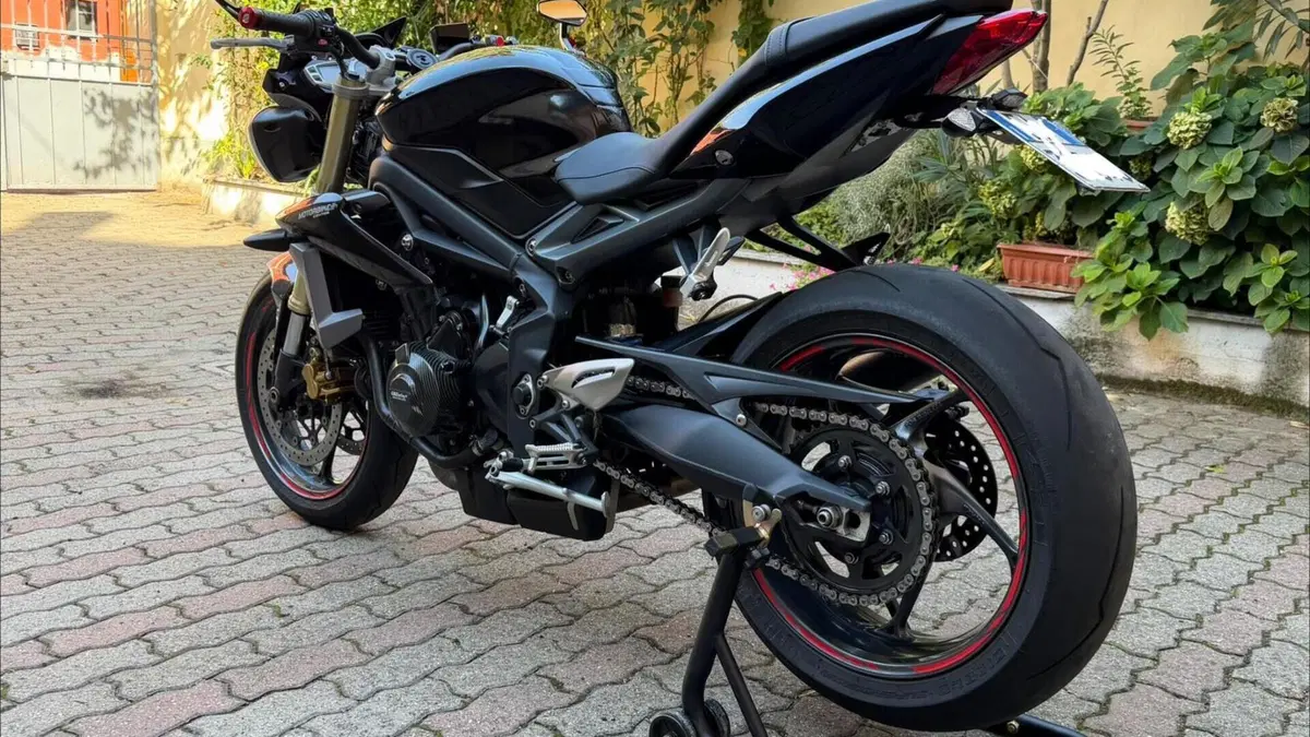 Triumph Street Triple (2013)  (4)