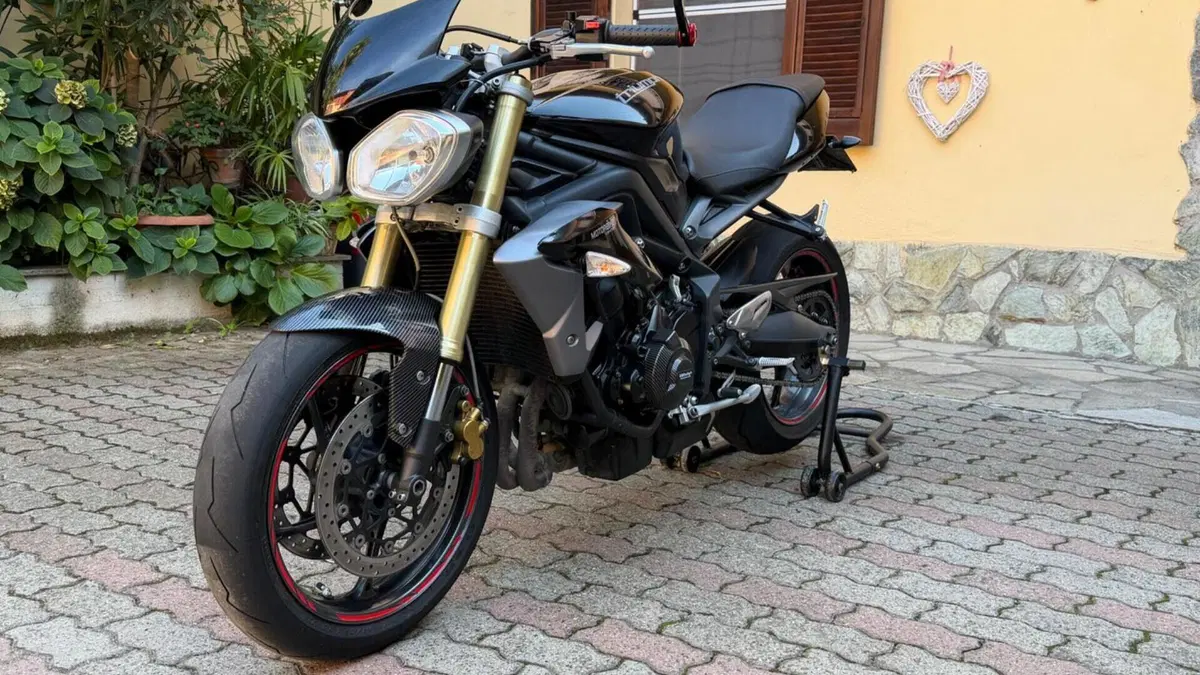 Triumph Street Triple (2013)  (5)