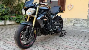 Triumph Street Triple (2013)  (5)