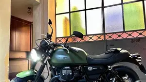 Moto Guzzi V7 Stone (2021 - 24) 