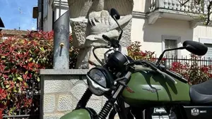 Moto Guzzi V7 Stone (2021 - 24)  (2)