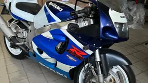 Suzuki GSX R 750 (1999 - 03)  (2)