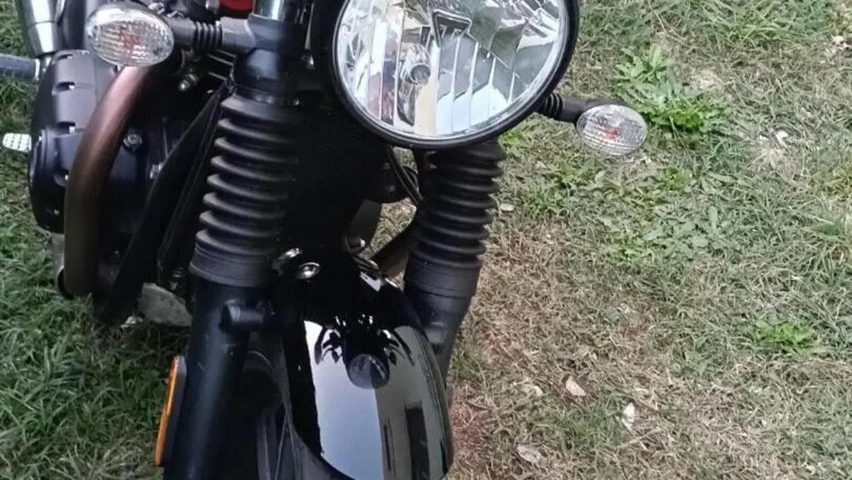 Triumph Speed Twin 900 Chrome Edition (2023)  (5)