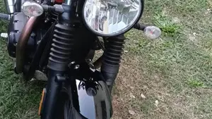 Triumph Speed Twin 900 Chrome Edition (2023)  (5)
