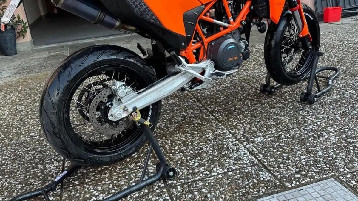 KTM 690 SMC R (2023 - 25)  (2)