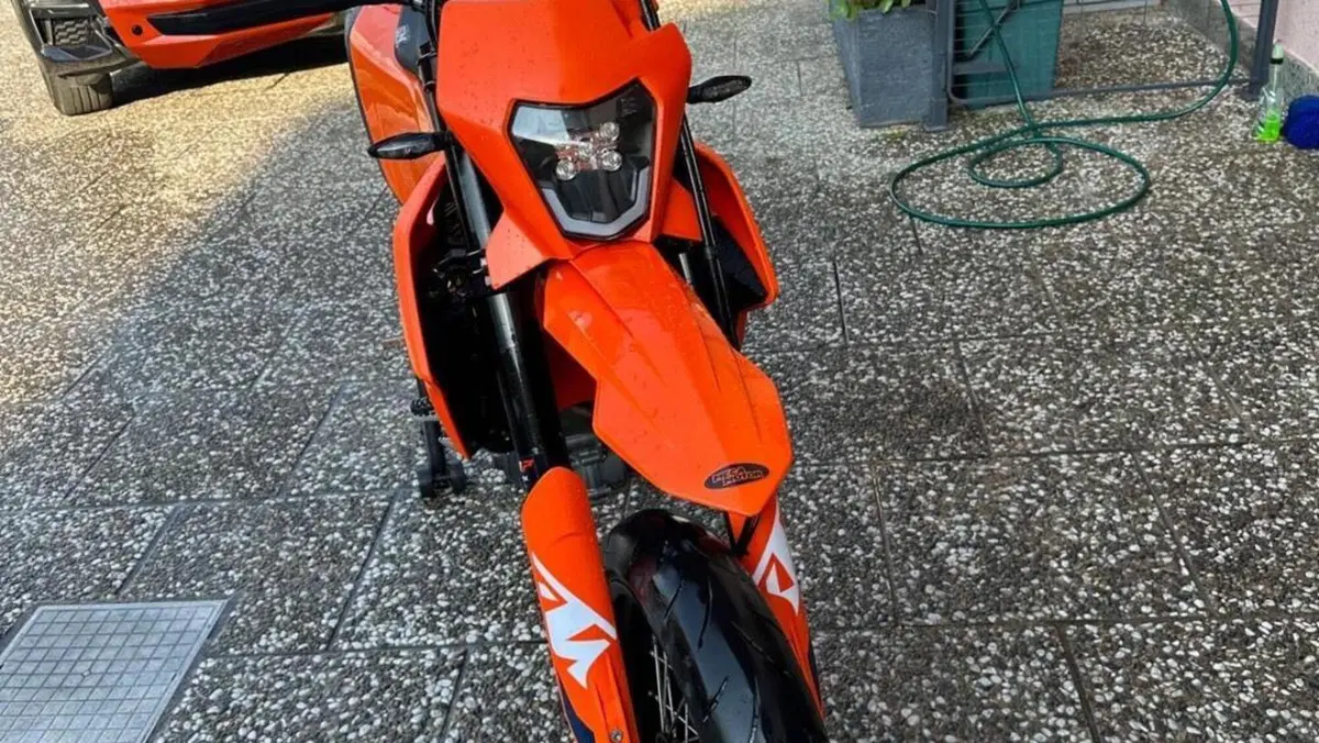 KTM 690 SMC R (2023 - 25)  (4)