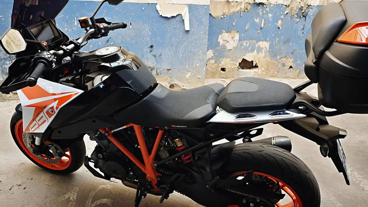 KTM 1290 Super Duke GT (2019 - 20)  (2)