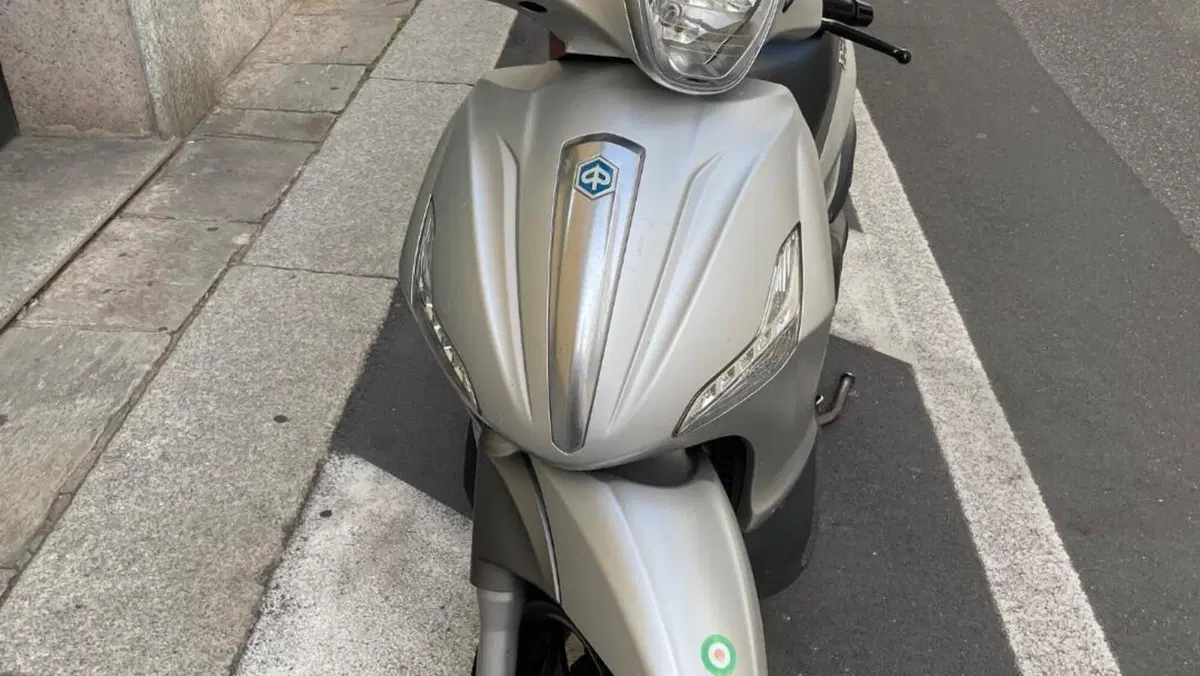 Piaggio Beverly 350 SportTouring ie (2011 - 15)  (3)