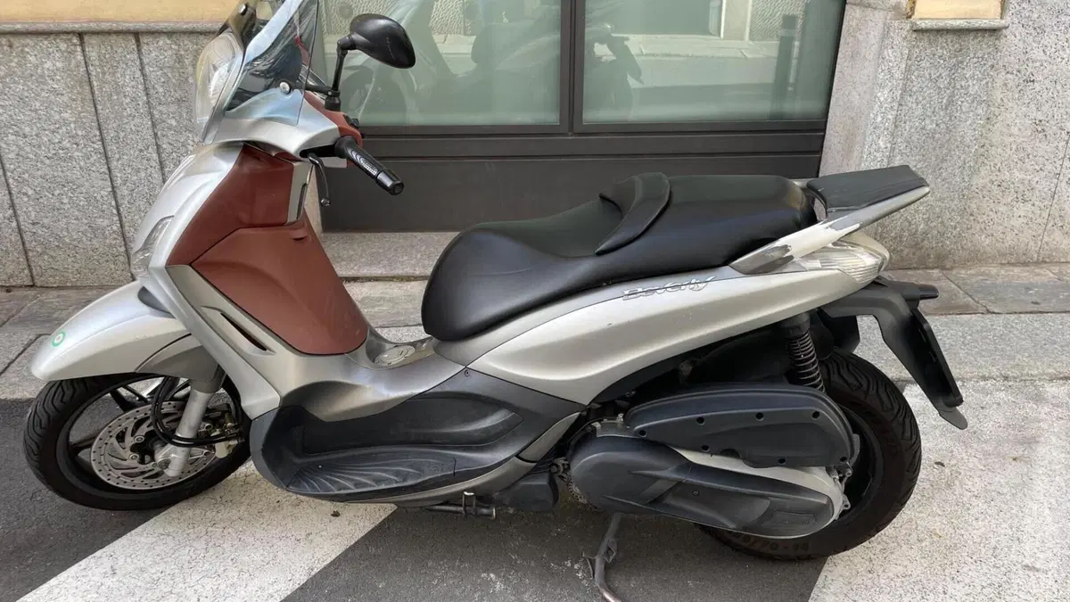 Piaggio Beverly 350 SportTouring ie (2011 - 15)  (5)