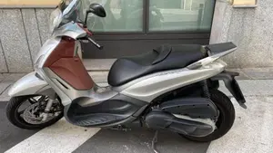 Piaggio Beverly 350 SportTouring ie (2011 - 15)  (5)