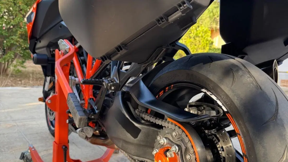 KTM 1290 Super Duke GT (2021 - 25)  (16)