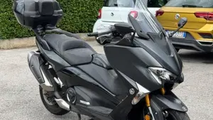 Yamaha T-Max 530 DX (2017 - 19)  (2)