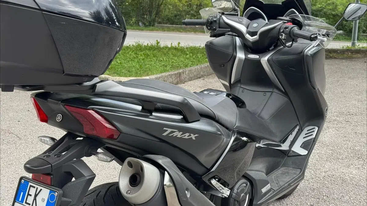 Yamaha T-Max 530 DX (2017 - 19)  (9)