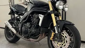 Triumph Speed Triple 1050 (2005 - 11)  (2)