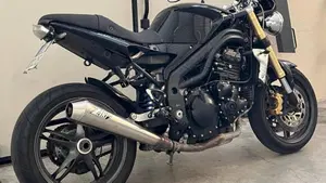 Triumph Speed Triple 1050 (2005 - 11)  (3)
