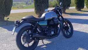 Moto Guzzi V7 Stone Centenario (2021 - 22)  (5)