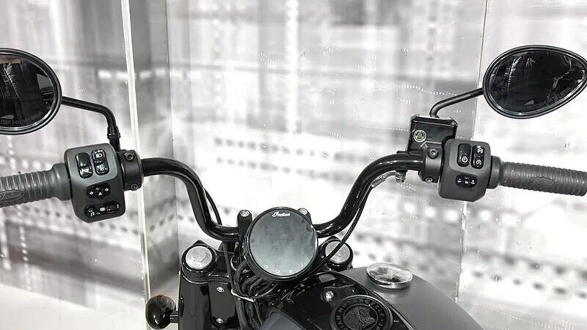 Indian Chief 1890 Bobber Dark Horse (2021 - 26)  (6)