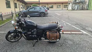 Triumph Bonneville SE (2009 - 13)  (2)