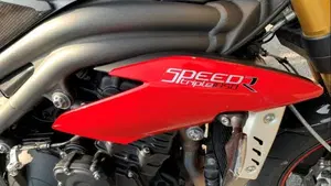 Triumph Speed Triple 1050 R ABS (2016 - 17)  (3)