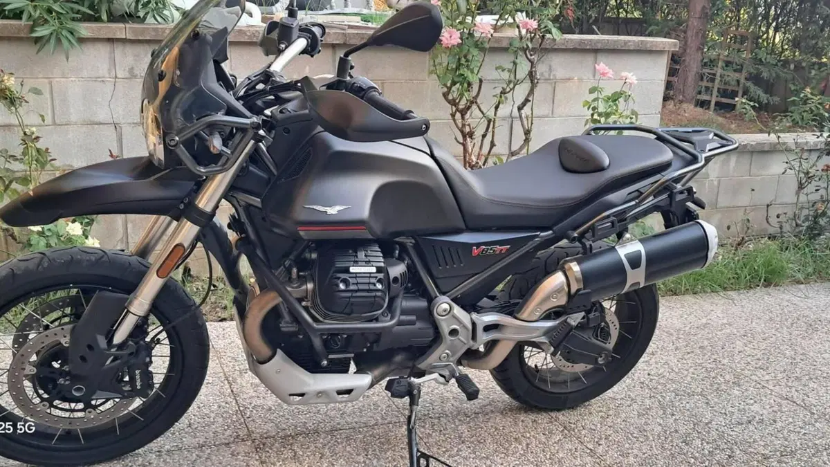 Moto Guzzi V85 TT Travel (2024 - 26) 