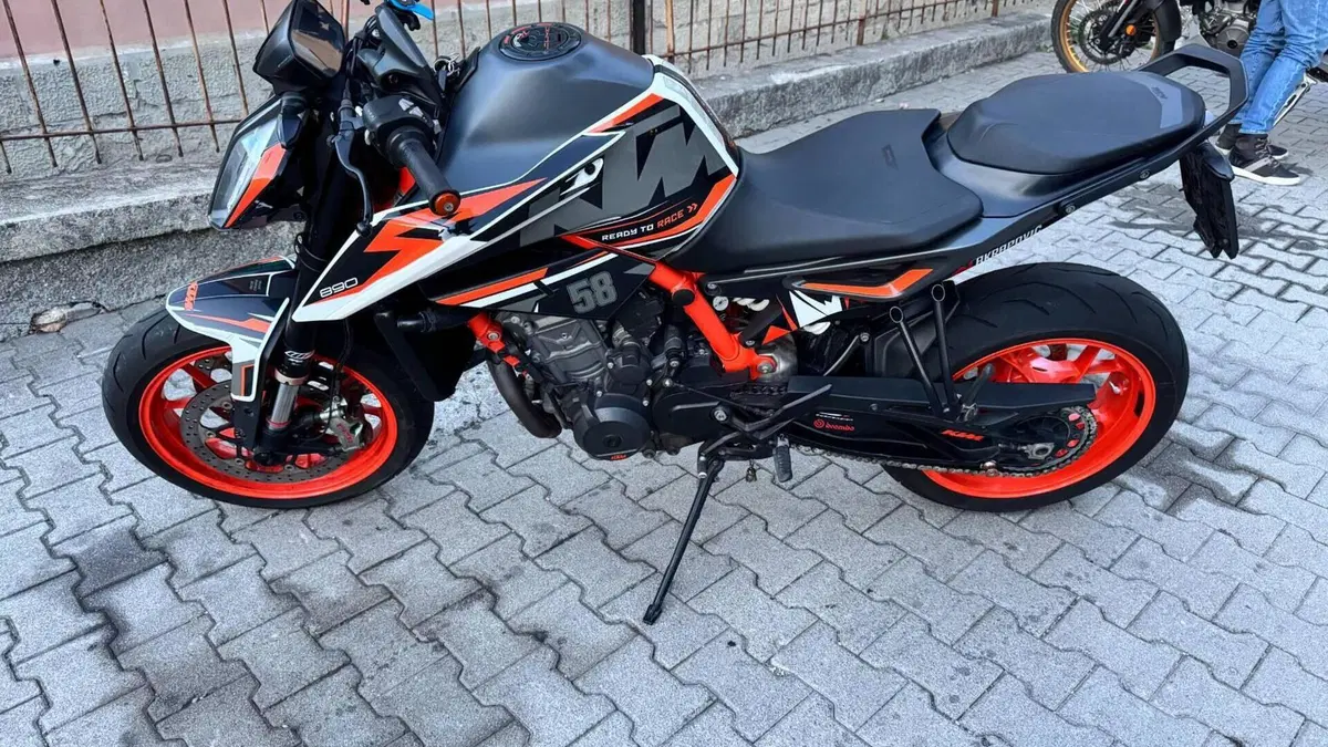 KTM 890 Duke R (2020)  (2)