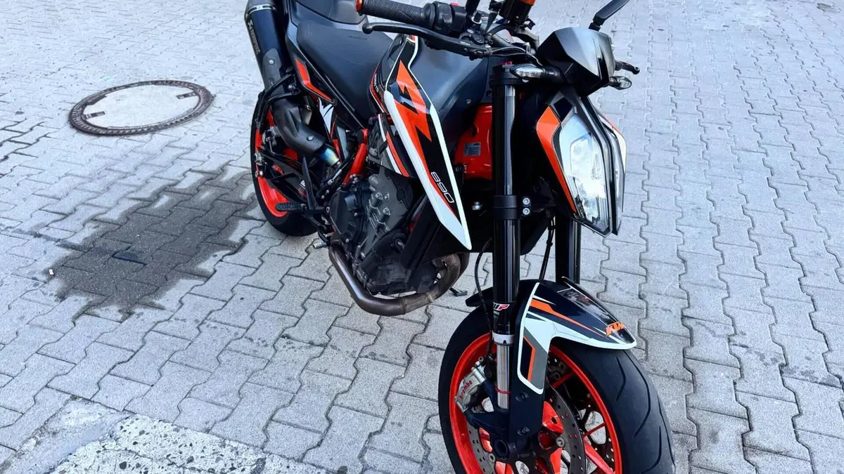 KTM 890 Duke R (2020)  (4)