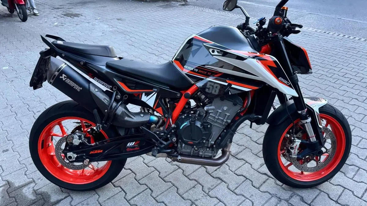 KTM 890 Duke R (2020) 