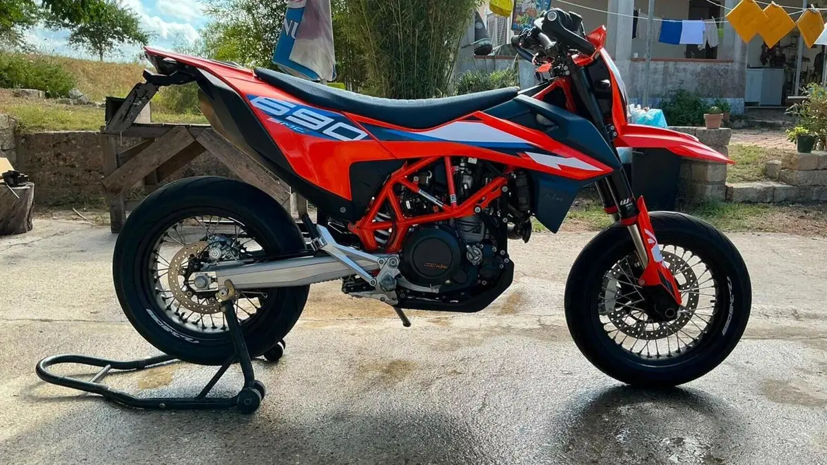 KTM 690 SMC R (2023 - 25)  (6)