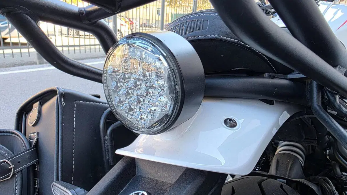 Yamaha XSR 700 (2022 - 26)  (3)