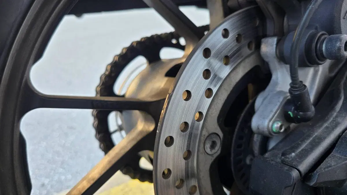 Yamaha XSR 700 (2022 - 26)  (8)