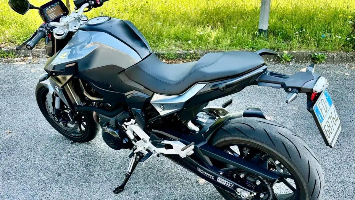 Bmw F 900 R (2021 - 24)  (3)